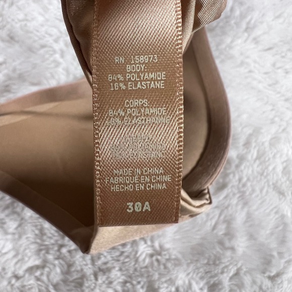 Skims Womens Fits Everybody Wireless Plunge Bra Tan Nude Size 30A RN158973 - Picture 7 of 11